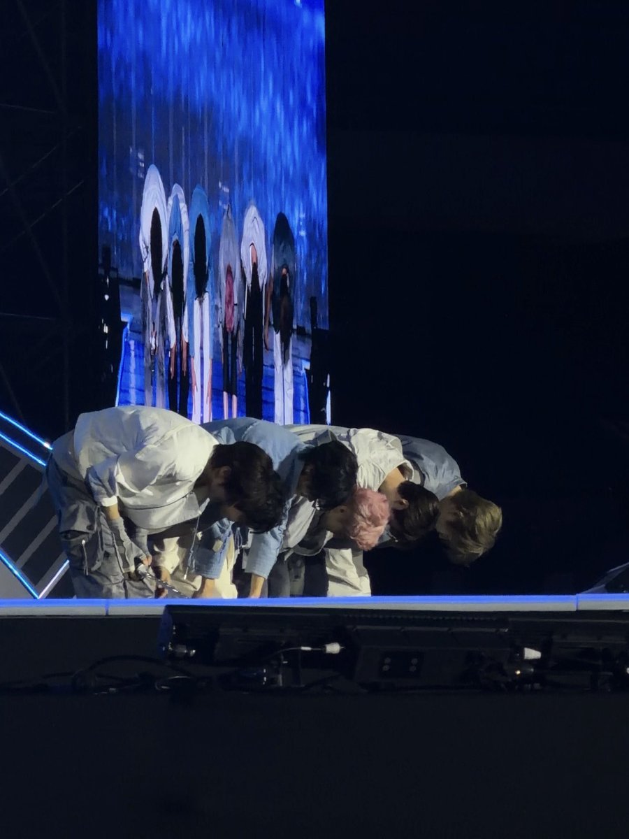 1121_chz's tweet photo. 부산여행 했끼욥 ♡ (남자를 곁들인 사실은 메인디쉬) https://t.co/sfu3XhVM10