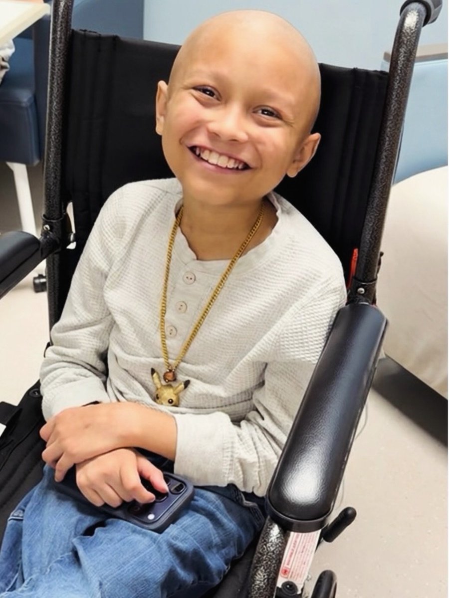 Ae_ro77's tweet photo. 12-year-old Pokémon creator Avery, known as “The Poké Kid,” passed away after a long battle with cancer. but just days before he died, he reached 100,000 subscribers and got to open the silver play button he had dreamed of. ❤️🎮 https://t.co/ifE2ztLLpR