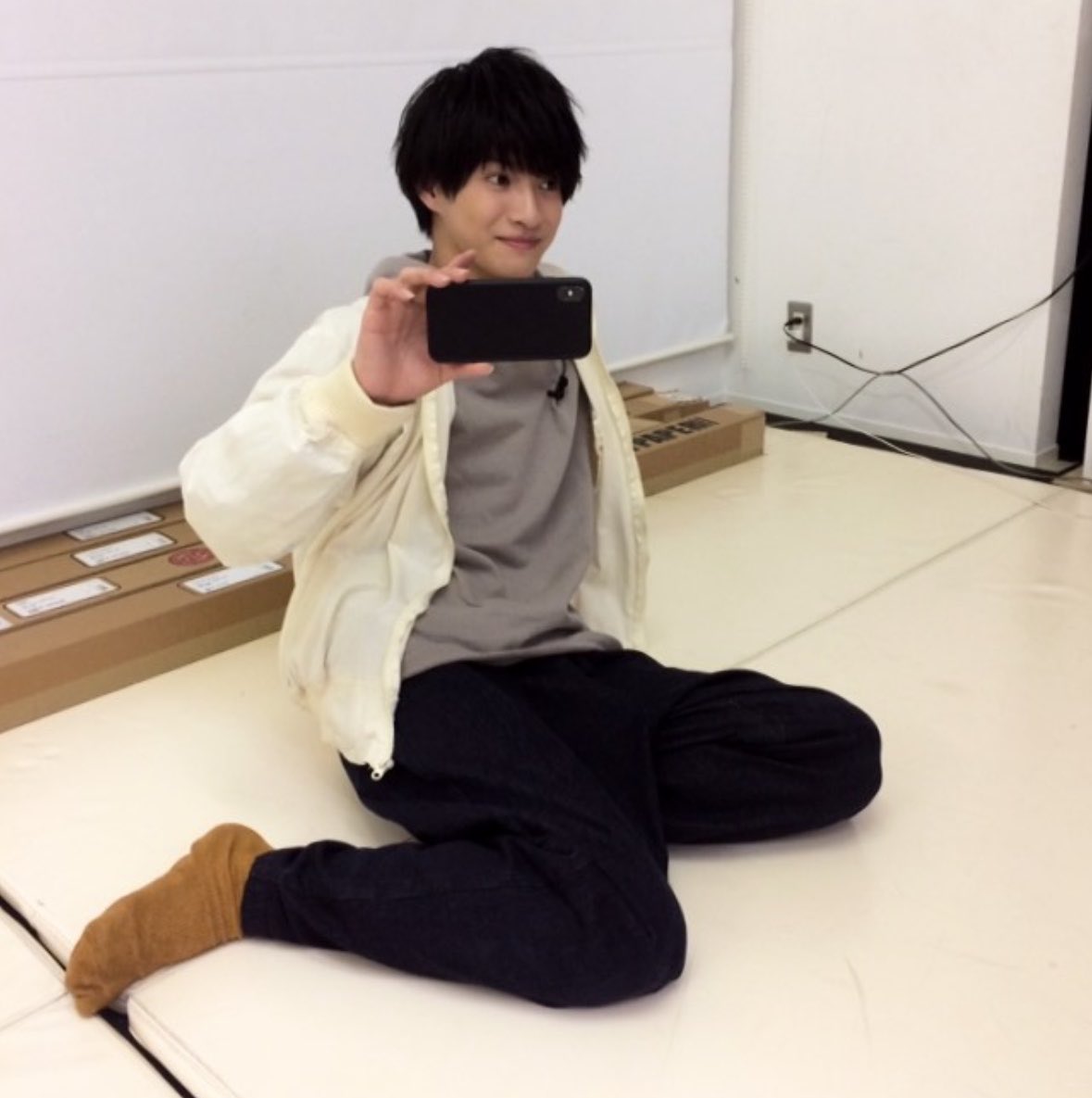 cc2v4's tweet photo. さくしめお姫様座り部 https://t.co/qOYU3vUYMa