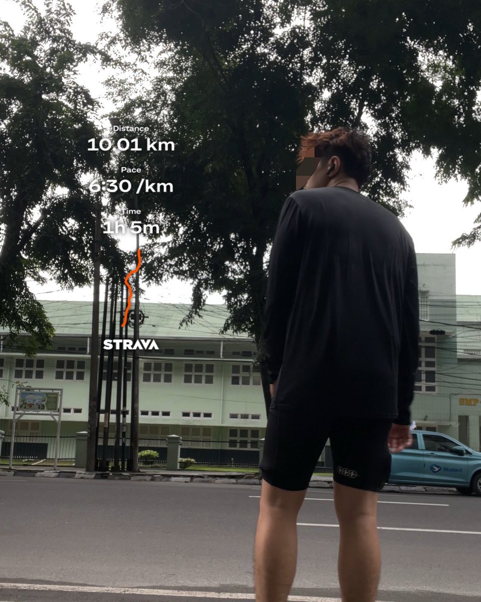 HalteKesawan's tweet photo. Back is slowly getting bigger I see. Niatnya mau nyobain HM tapi apa daya, Karena kuku kaki kiriku copot 2 kemarin malam, Jadinya cuman kuat 10K aja tadi pagi https://t.co/61cEPhcJc6