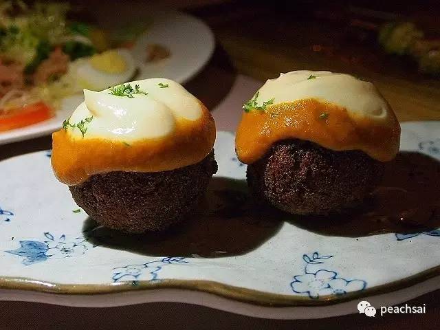 RubiMerriwyz's tweet photo. Hoy probé el patatas bravas caseras con salsa de ajo alioli una delicia espaola que hace sonreír el paladar! https://t.co/DejX1IjCw8