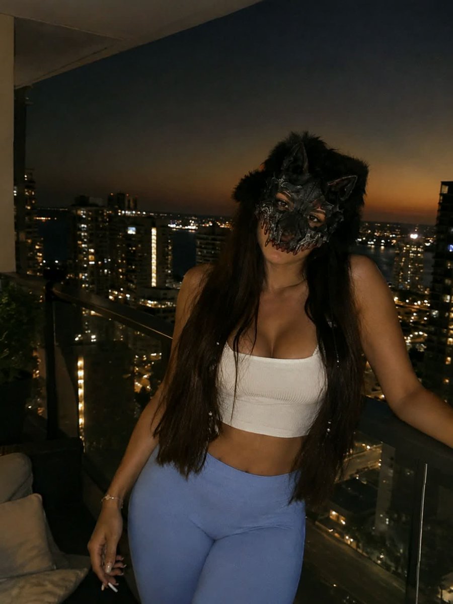 HERASmithc9ee's tweet photo. DM me if you think you can handle me.” 🥰 https://t.co/TgltfBKioy