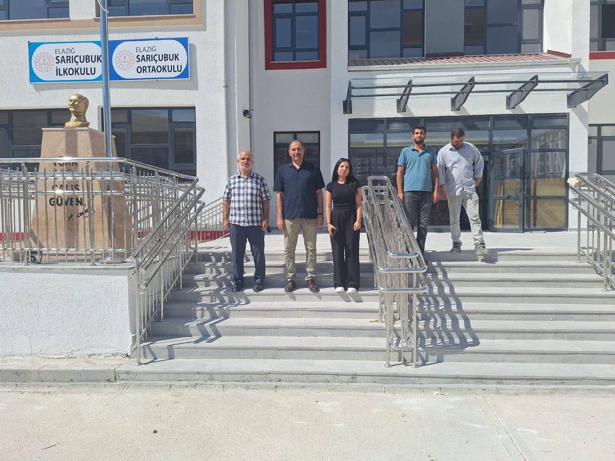elazigmem's tweet photo. Sarıçubuk İlkokulu ve Ortaokulu, yeni hizmet binasında eğitim-öğretime başlıyor.  🏫

Modern yapısı ve donanımıyla dikkat çeken okul, 2026-2027 eğitim öğretim yılına hazır hale getirildi.

Elazığ İl Millî Eğitim Müdürü Aziz Gün, hafta sonu Sarıçubuk İlk ve Ortaokulunu ziyaret ederek yeni hizmet binasında incelemelerde bulundu. Ziyaret kapsamında okul yönetiminden yürütülen çalışmalar hakkında bilgi alan Müdür Gün, hazırlık sürecini yerinde değerlendirdi.

Yapılan çalışmalar doğrultusunda okulun tüm donanım malzemeleri temin edilerek sınıflar öğrenciler için hazır hale getirildi. 

Sarıçubuk İlk ve Ortaokulunun yeni hizmet binasının eğitim camiasına ve Elazığ’a hayırlı olsun. @tcmeb @Yusuf__Tekin @numanhatipoglu @gun_aziz #Elazığ