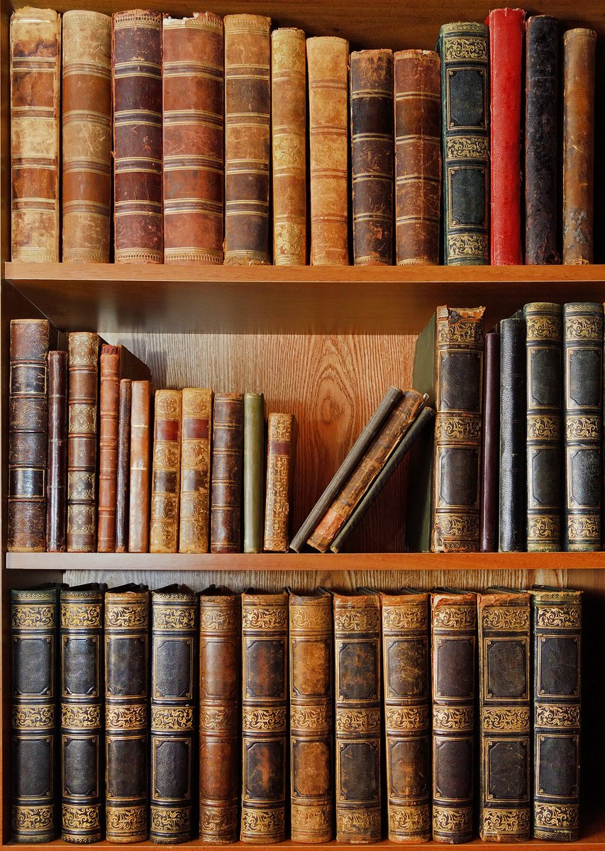 Fatiharya6's tweet photo. Tackling old clutter this weekend: sorted out my vintage books, added some nice ones to my little shelf, and donated the rest. Small step for a tidier space! https://t.co/bKYxP5zKfa