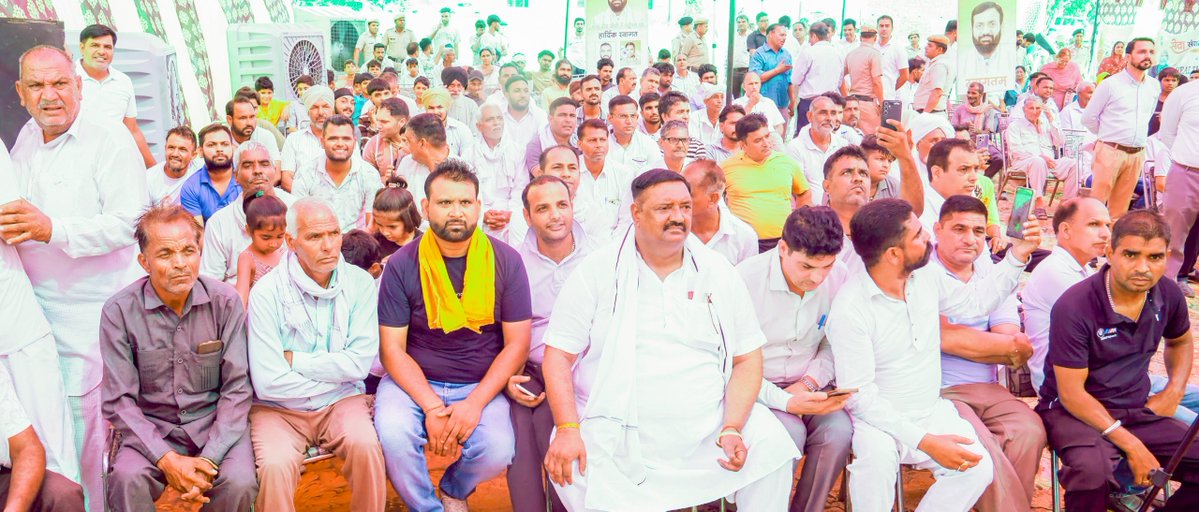 NayabSainiBJP's tweet photo. लाडवा विधानसभा के बीड खैरी में अपने हरियाणा परिवार से अपनत्व भरी भेंट !  

हर ग्रामवासी के लिए यह अवसर अपनी बात रखने और अपने सुझाव मुख्यसेवक तक पहुँचाने का था। मेरे लिए प्रसन्नता की बात है कि उन्होंने इस मौके पर पूरी रिपोर्ट सामने रख दी। आमजन को किसी तरह की समस्या न हो, इसके लिए संबंधित अधिकारियों को उचित समाधान के निर्देश दिए।