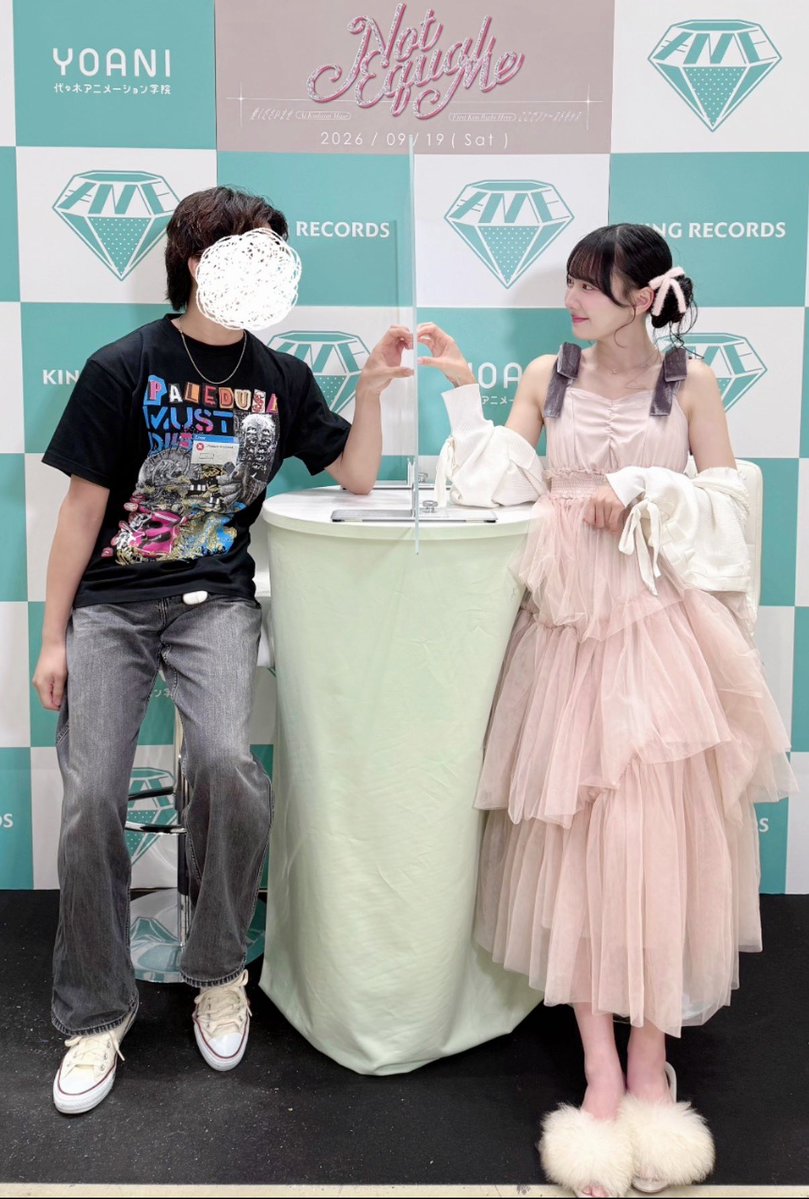 hiro_HiStandard's tweet photo. 2026.9/19🎀

お姫様みたいな服でいっぱいリボン付いてて可愛すぎた！
見つめ合いお願いしたらニコニコで「いーよー！」って言ってくれて天使すぎた🎀
 #鈴木瞳美 https://t.co/6RSRSevn2C
