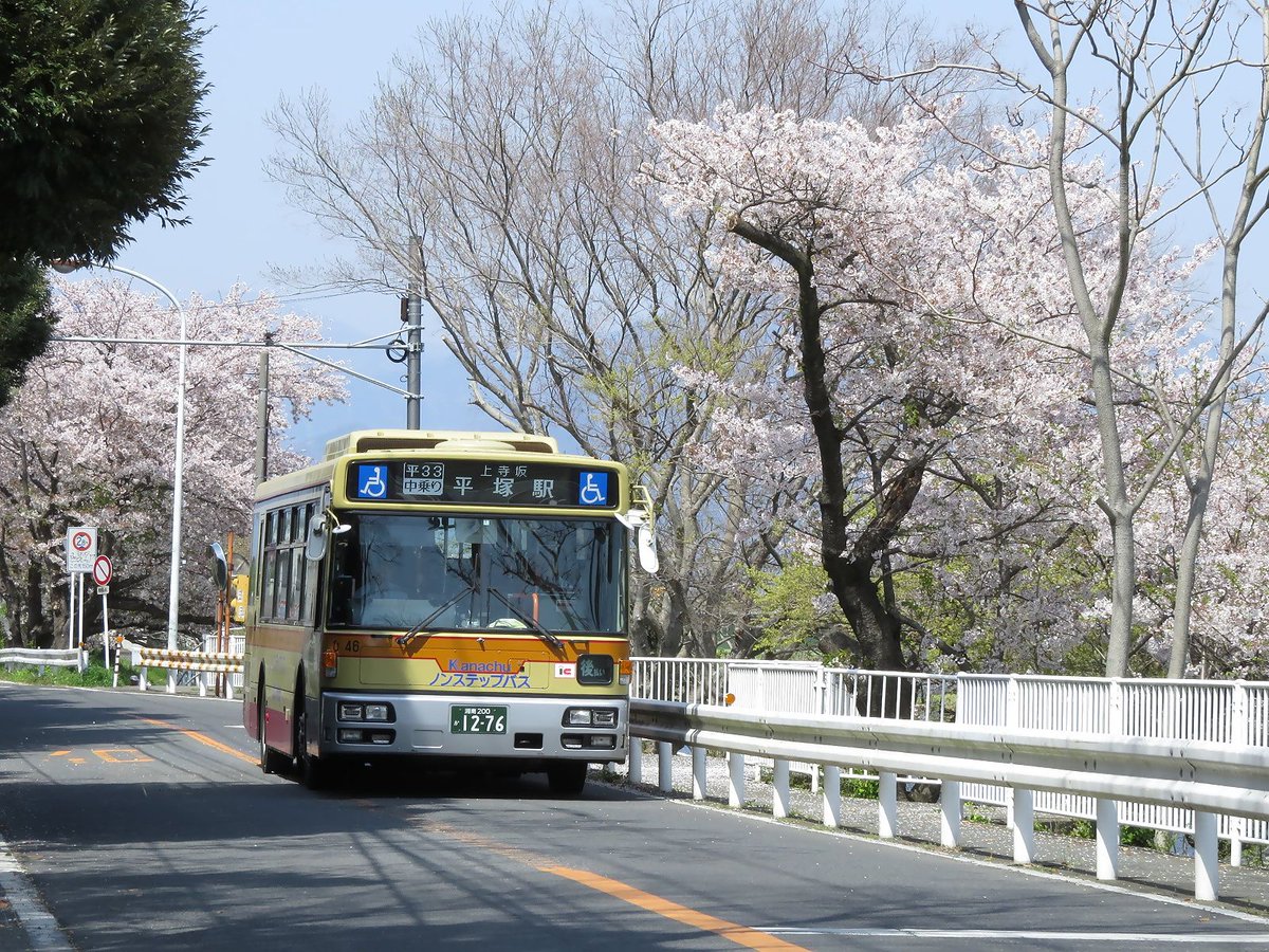 shibu_Train_BUS's tweet photo. 個人的に神奈中の路線車の中で一番好きなのは西日本車体工業製(西工)ボディを纏う車両たちなんですが残念ながら経年車ということもあり徐々にその数は減らしてきていますね。
記録は出来るだけやっておきたい所です。
#バスの日
#神奈中 https://t.co/CbGJ4Jj1cB