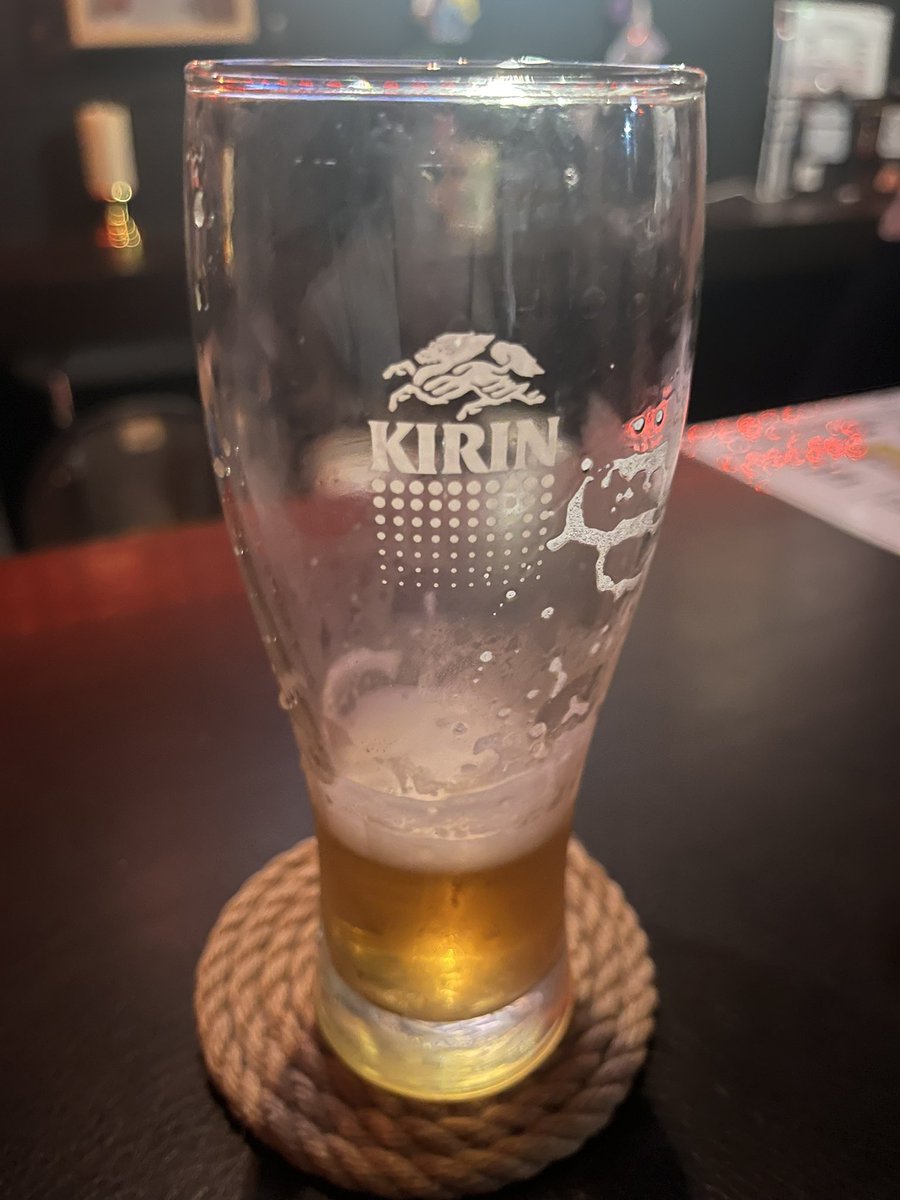 eroSEITAI's tweet photo. 入店早々ビールひっこぼしてめっちゃゴメンなさい🙇🙇🙇 https://t.co/z2AQ56Yu3H