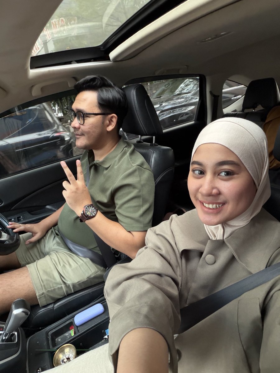 hilmihilmansyah's tweet photo. Buat para boti ini namanya wanita 😀 https://t.co/G0uLdob2Vj