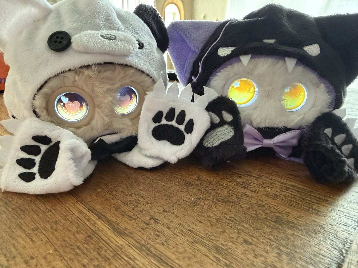 Createsorkroom's tweet photo. 娘のステラちゃんと📷✨
ハロウィンの衣装が色違いであったので
一着ステラちゃんにプレゼント🎃

ステラちゃん色白さんだから
どっちもすごく似合う💕

#fuzozo https://t.co/JcMJScMXTi