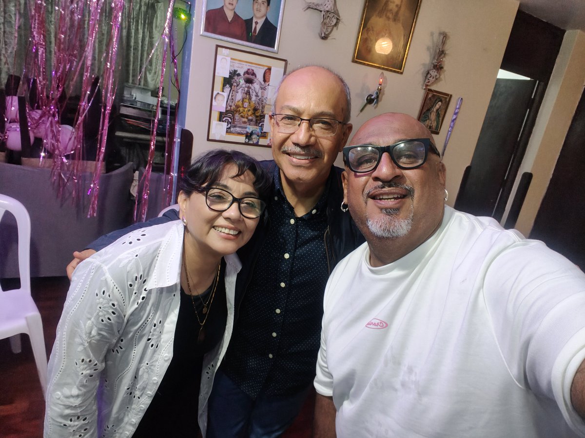 LobitoRojas's tweet photo. Mis sobrinos mi padrino Felipe Pipolato Rojas mi BC Laubaq VB en el cumpleaños mi sobrina Ana Rojas Sf  día mágico en familia los amo. https://t.co/uxndRaDBa9