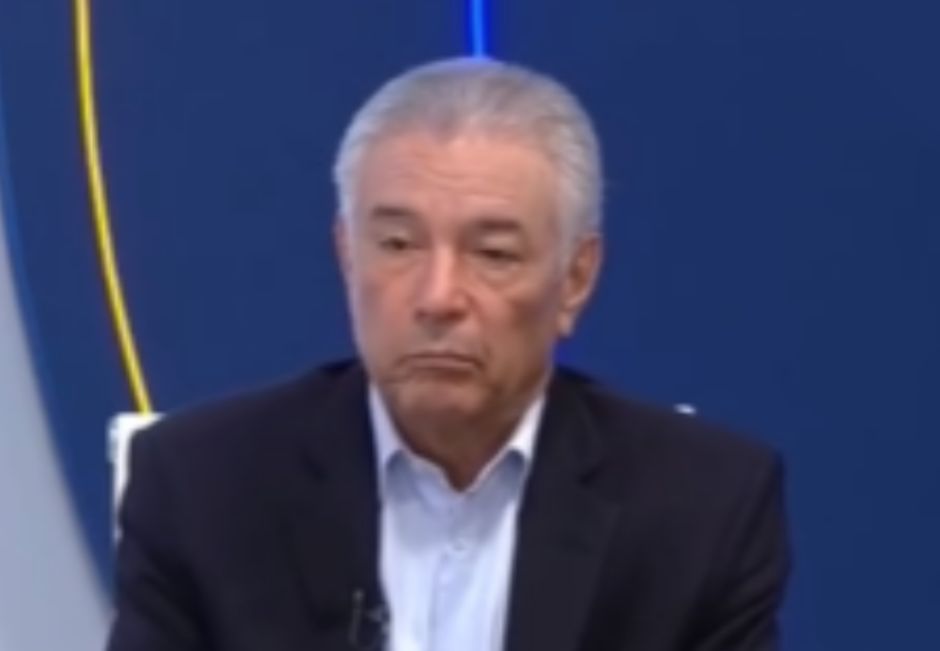 remolacha's tweet photo. Ángel Lockward: "Que yo devolviera 220 millones no significa que sea culpable de corrupción" https://t.co/8OKiESX5rf 

#remolachanet https://t.co/8ldf51pqvg