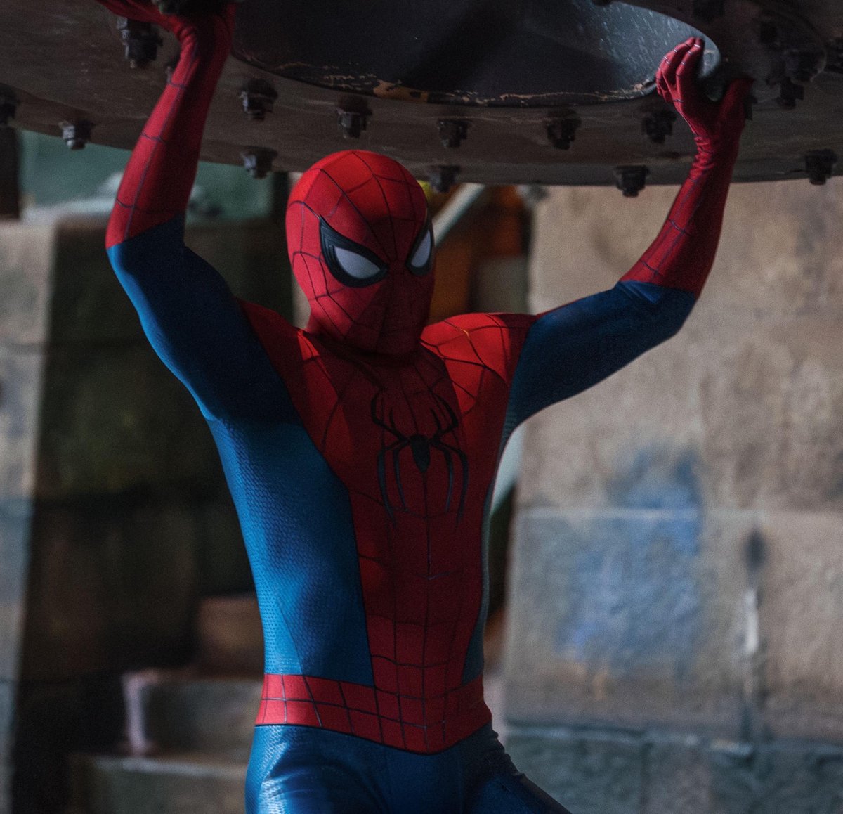 NirvanaM1nd's tweet photo. People will use the absolute worst example possible to ignore what people are actually saying 

It’s a matter of elevating existing details instead of inventing new ones 

This notion faithfully adapted suits would look like mass produced children’s costumes is just bogus https://t.co/MbbC0U113U