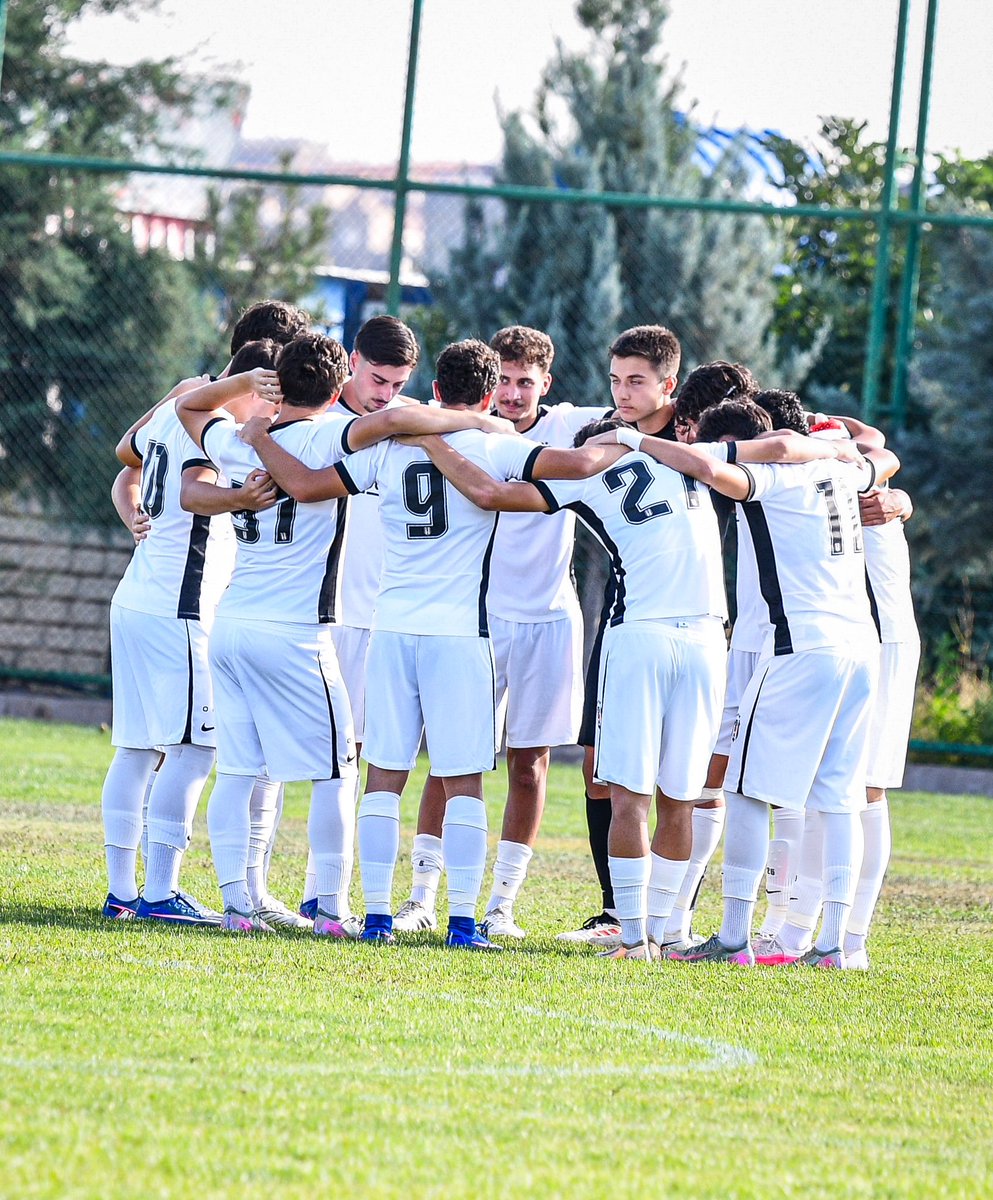 BjkAkademi's tweet photo. İlk yarı sona erdi. | U19 PAF Ligi

Amed Sportif Faaliyetler 0-1 Beşiktaş

⚽️ 27’ Ayaz Haktan Gülsüm https://t.co/w2jbsvpTAd