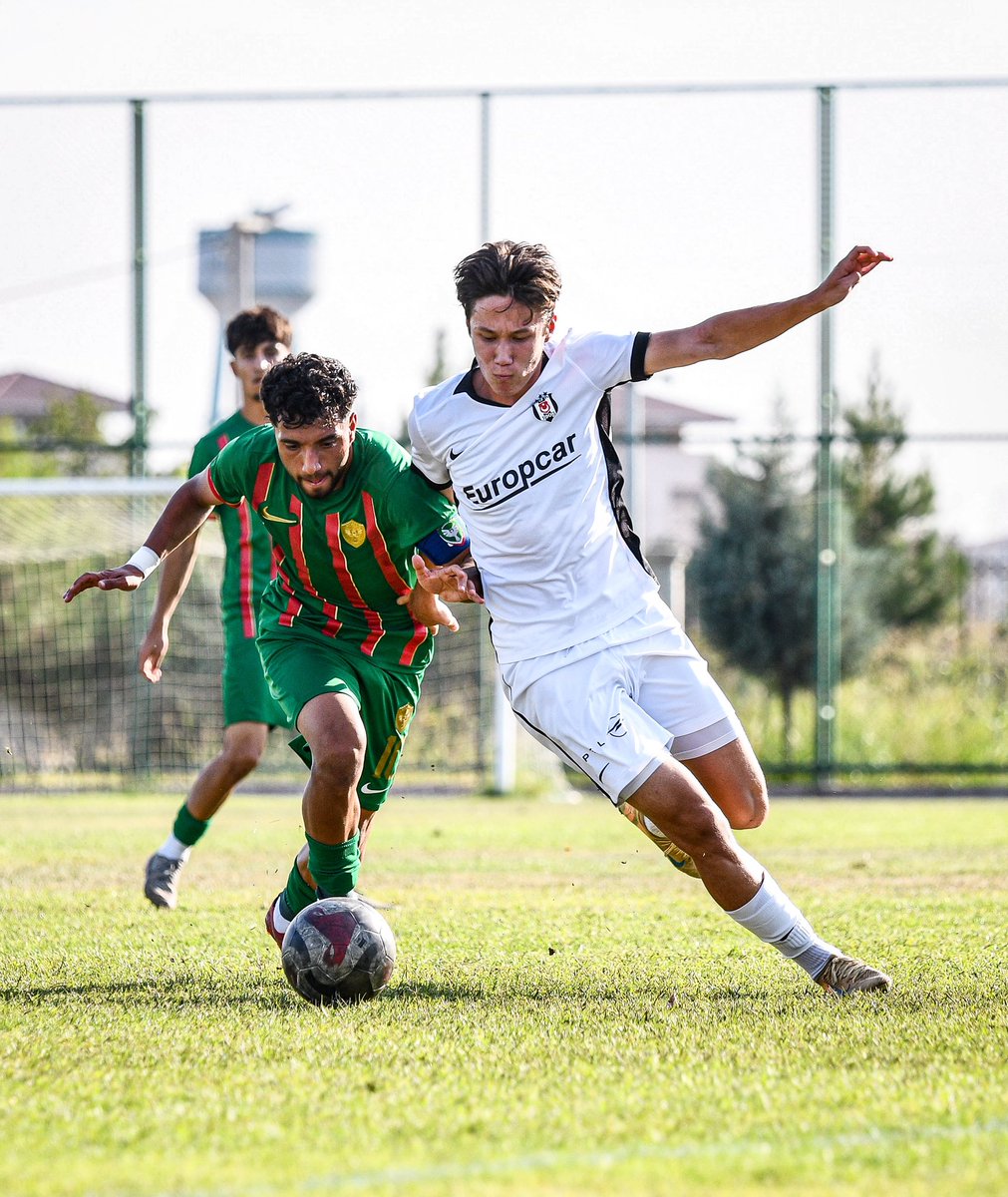 BjkAkademi's tweet photo. İlk yarı sona erdi. | U19 PAF Ligi

Amed Sportif Faaliyetler 0-1 Beşiktaş

⚽️ 27’ Ayaz Haktan Gülsüm https://t.co/w2jbsvpTAd