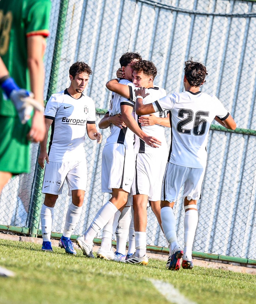 BjkAkademi's tweet photo. İlk yarı sona erdi. | U19 PAF Ligi

Amed Sportif Faaliyetler 0-1 Beşiktaş

⚽️ 27’ Ayaz Haktan Gülsüm https://t.co/w2jbsvpTAd