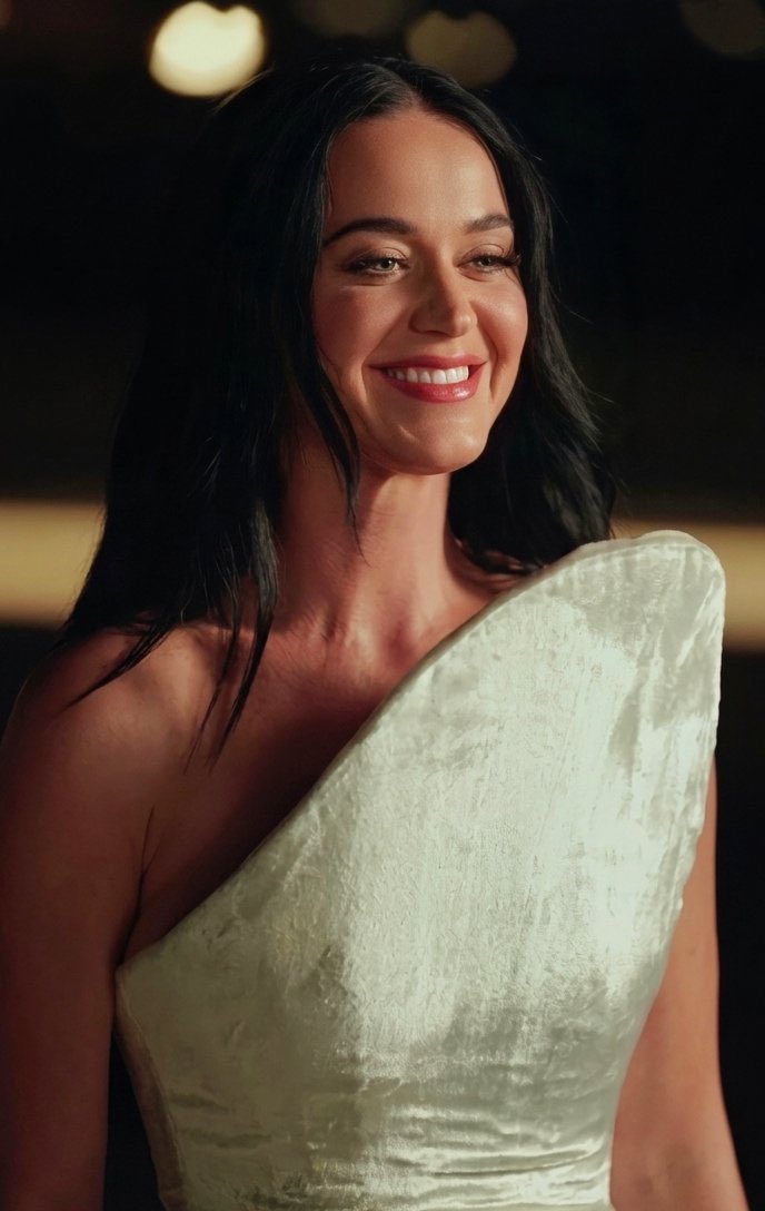 perrysmic's tweet photo. she looks so prettyyy https://t.co/I4SwJoyexQ