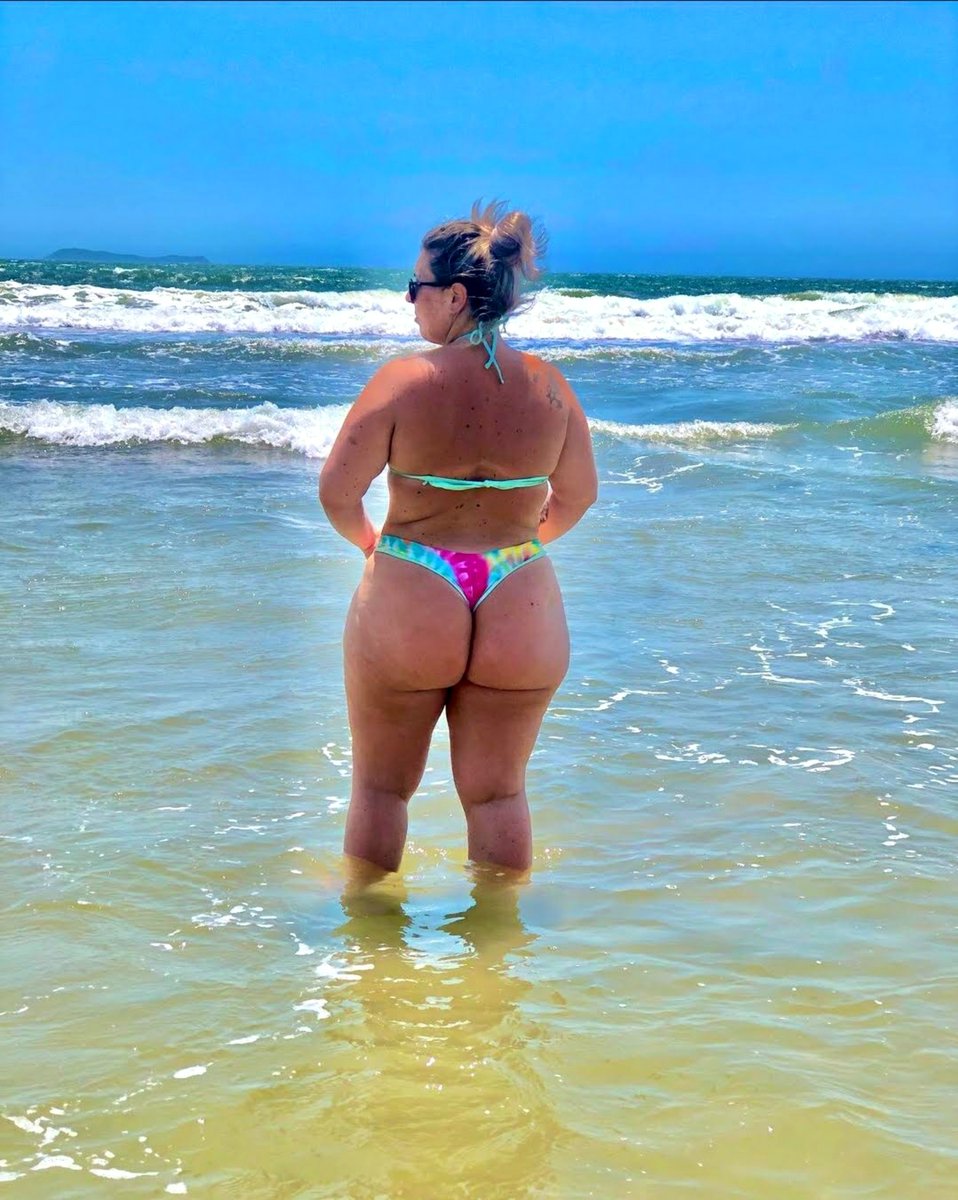 pierrecardan1's tweet photo. Gordinha casada que adora exibir o rabão para os amigos do marido na rede social.
#bbw #gordinhagostosa #fiodental #biquini #vazados #divulga #vazou #onlyfans #creepshot #candid #amador #bigass #bundagrande #rabao #novinha #hotwife #exibicionismo #exibida #flagras #erome https://t.co/mKNaGeClN5