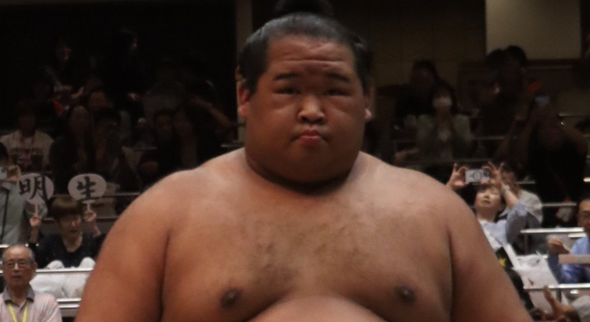 HeIsDebu1's tweet photo. なばたん…誰かに顔面パンチされたか凹んでる https://t.co/EVOYAyoMl7