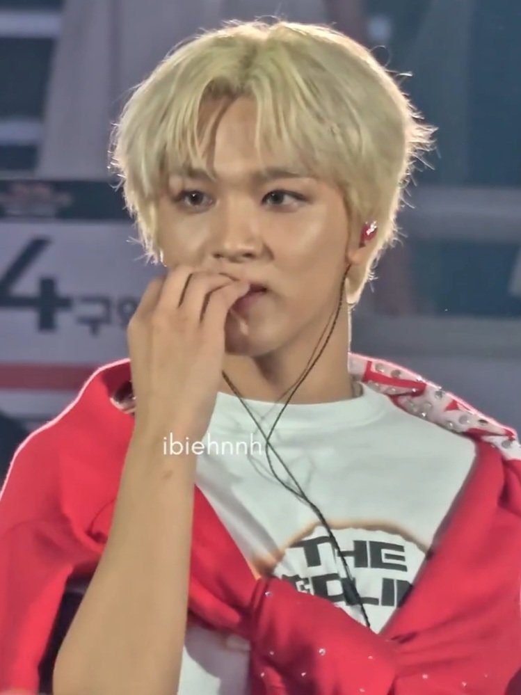 haechanprints's tweet photo. HE'S SO CUTE 🥹😭🥹😭🥹 https://t.co/Dc4RPUiZio