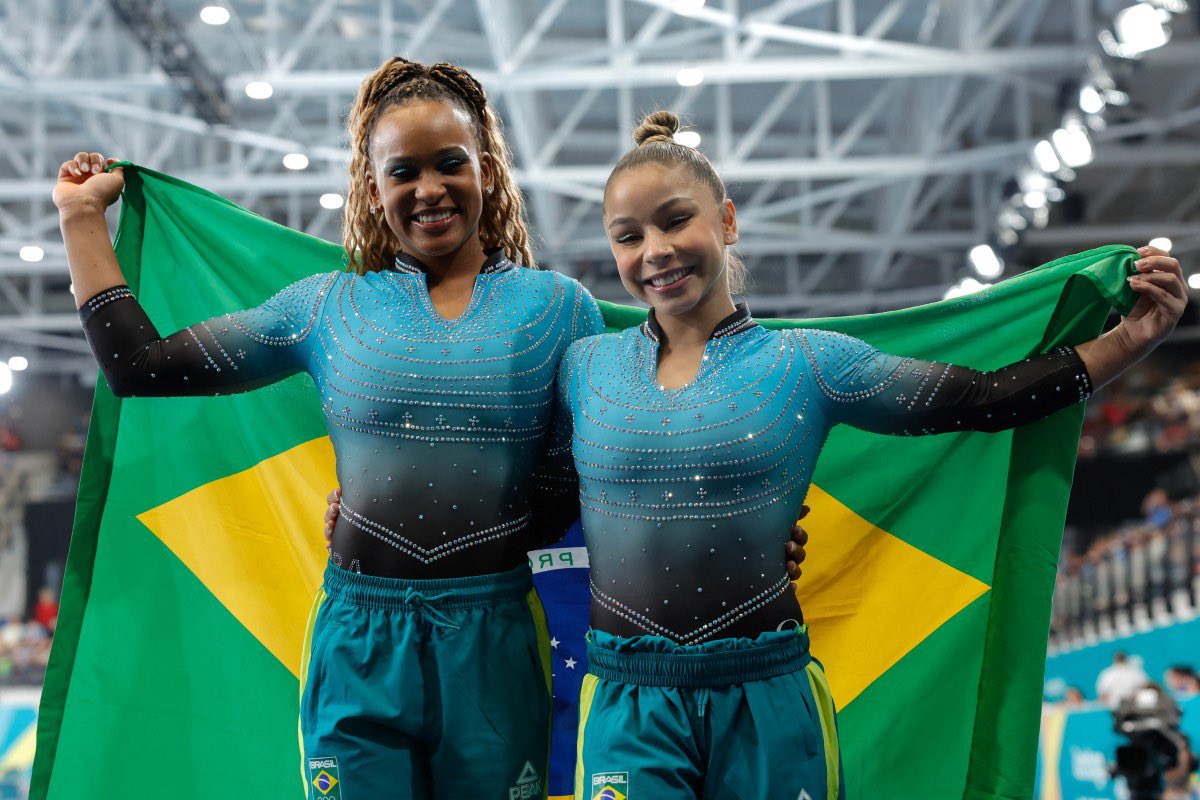 sisiesportes's tweet photo. FLÁVIA É OURO E REBECA É PRATA NA TRAVE NA COPA DO MUNDO DE GINÁSTICA ARTÍSTICA  🥇🥈

Flavinha subiu no lugar mais alto do pódio, pela segunda vez na competição, com um 13.766 e Rebeca conquistou a prata com um 13.600, garantindo a dobradinha brasileira.

BRILHAM E BRILHAM https://t.co/vx2amFC6UH