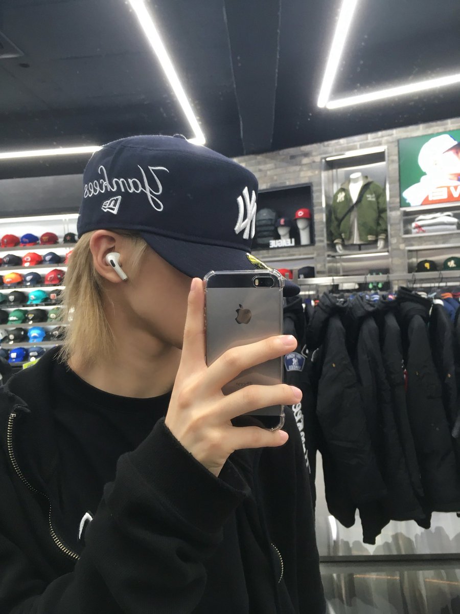 NewBeat_twt's tweet photo. [#홍민성]

혼자서도 잘 놀아요🧢 https://t.co/f4iP0kWoia