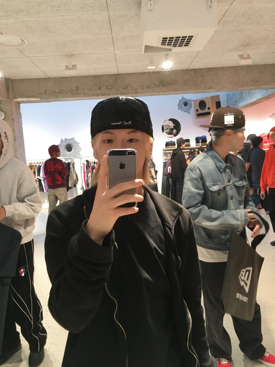 NewBeat_twt's tweet photo. [#홍민성]

혼자서도 잘 놀아요🧢 https://t.co/f4iP0kWoia