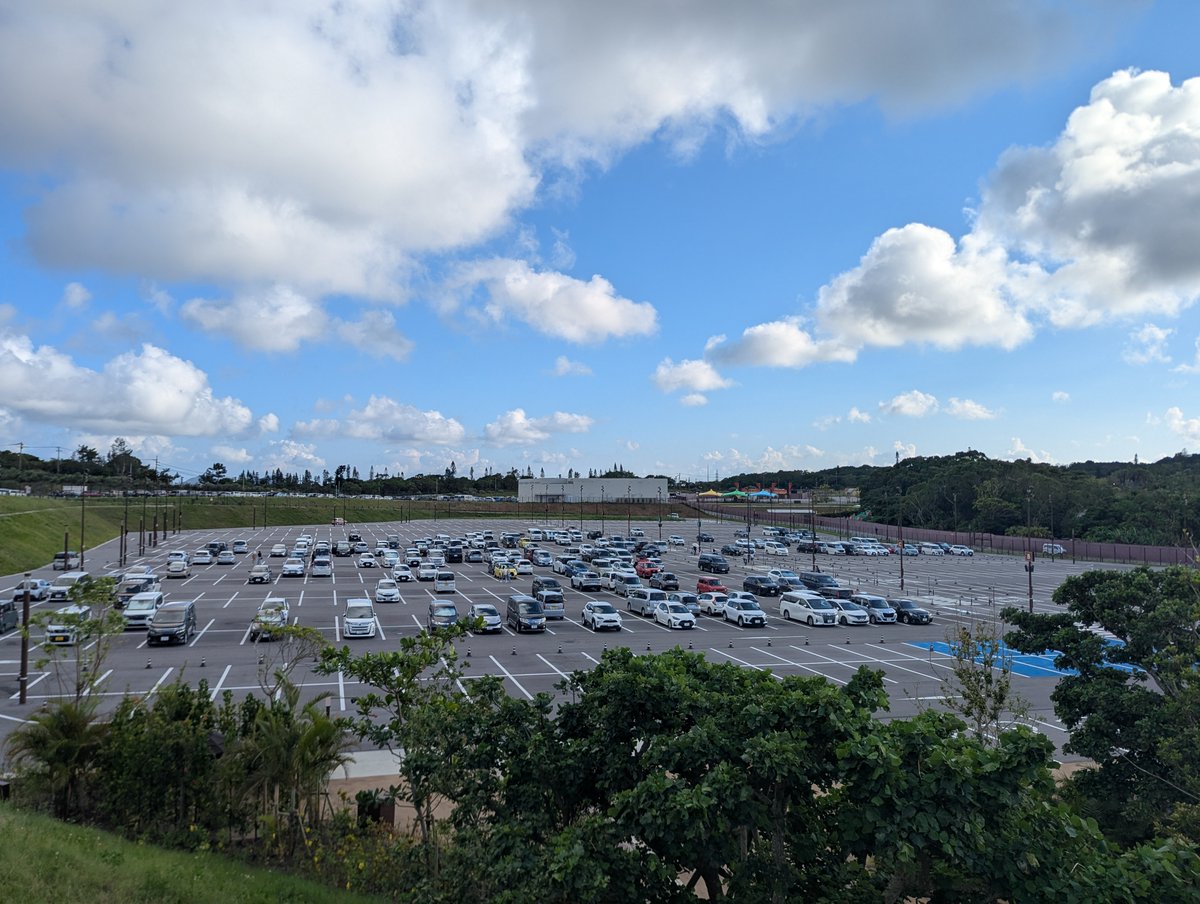 ld4jp's tweet photo. ジャングリア沖縄、シルバーウィーク初日に行ってきました。1日ステイしましたが、全体的に厳しい感じ。

・ガラガラとちょい入りの間くらい（1日の来場者は1000人〜1500人？）
・アトラクションは半分くらい運休
・整理券は8つほど応募して3つ当たり
・プレミアムパス含めて6つのアトラクションを体験
・日差しはキツかったが風も出て理想的な天気

1/5