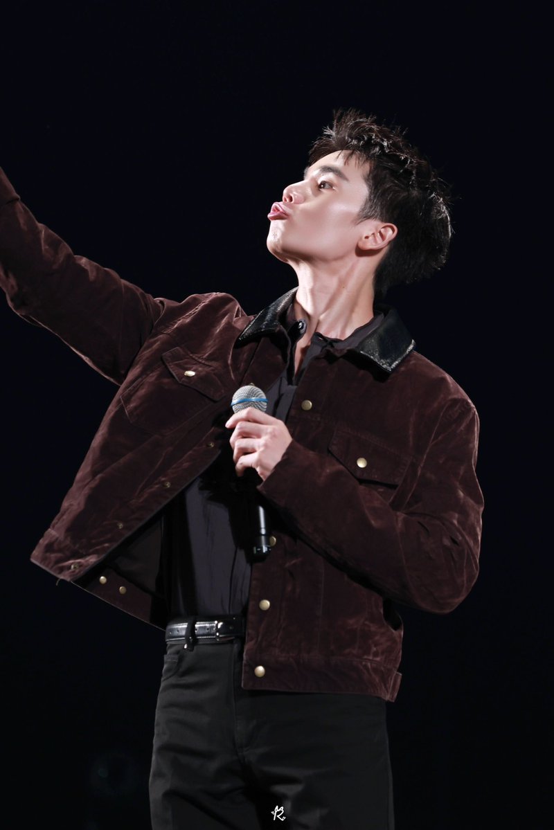9nitongz's tweet photo. จรวดกระดาษไป ปากก็ไปตาม 55555555555 โถ เด็กน้อย 555555555 https://t.co/qsly63zMnk