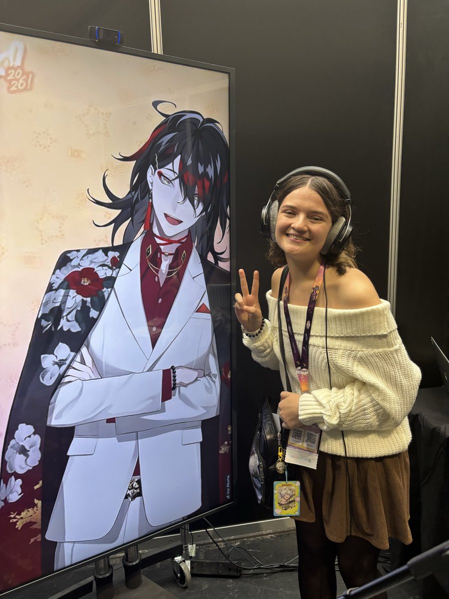 __Jarvo's tweet photo. VOX!! It was lovely to meet you!! I enjoyed our chat about wales and studying film :) even tho our time was short, I cherish it greatly!! Thanks for being my first ever kami-oshi<3 #Vexpo #VoxAkuma https://t.co/o1C8yWeX0s