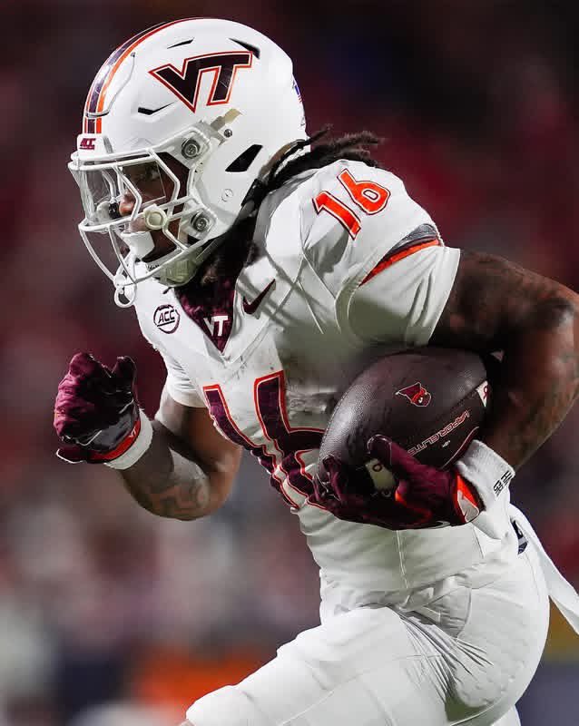 CoachOvertonJ's tweet photo. 💫. LGH ‼️ Them Boys playing  with that Dog in them 😤  Let’s fucking goooo Fellas #Hokies https://t.co/toJ6btb0xQ