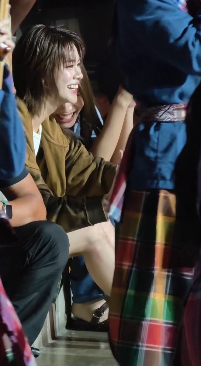 emibeon's tweet photo. ito gawan niyo ng issue oh ano magjowa ba yan nagconcert date sa off nila hulicam sinave ng seat ni emi si bonnie sa tabi niya tapos nahagip pa ng camera na sabay umalis sa venue https://t.co/9OQ1Cuj2rw
