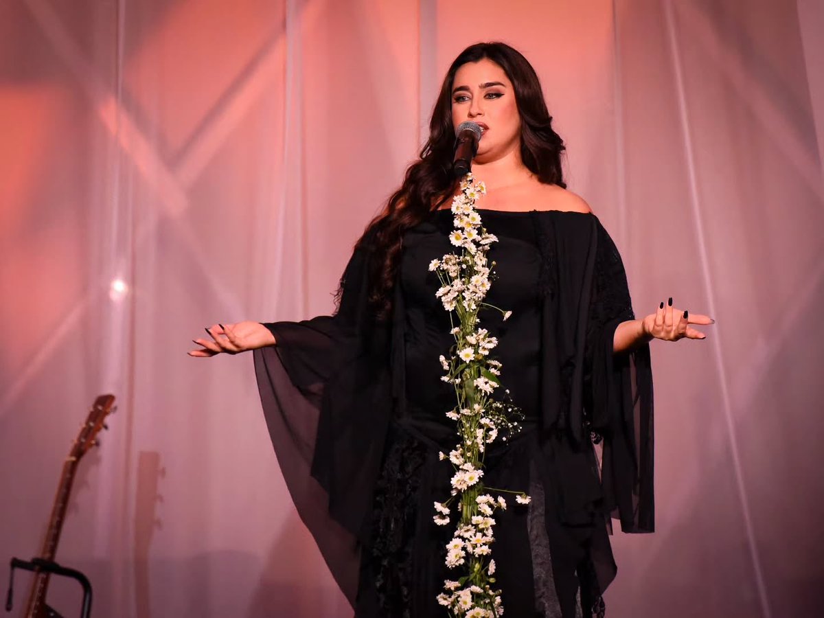 LMJUpdates's tweet photo. #IG | Lauren on andysantanaoficial's post #3 https://t.co/3zpe4UhXUy