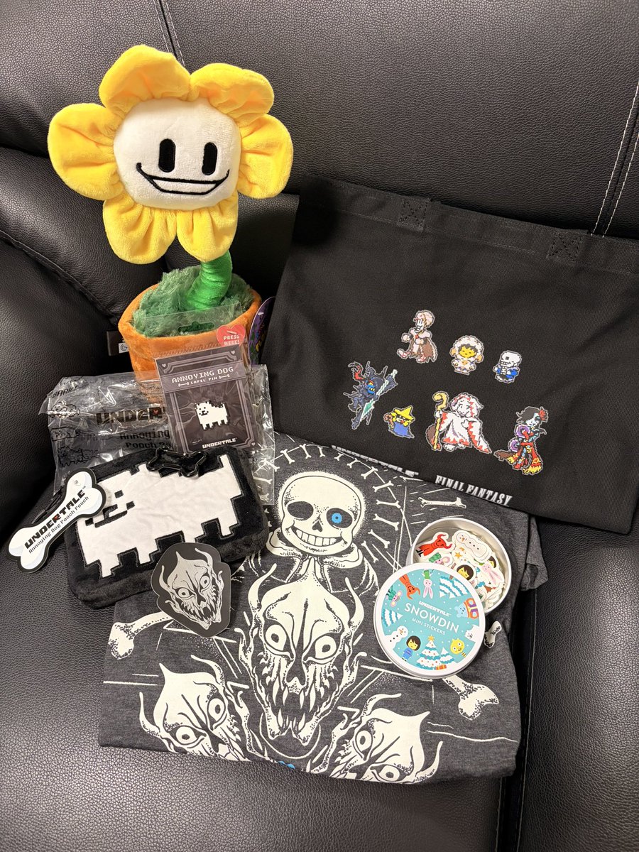 ayase_cosplay_'s tweet photo. 戦利品🫶アンテグッズ嬉しい♡
FFコラボもデザイン良き😭
#TGS2026 #UNDERTALE #Fangamer https://t.co/dwSUPtuWal