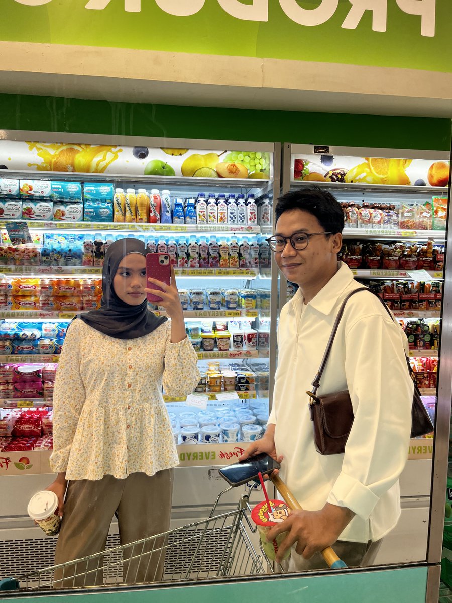 sukangawurt's tweet photo. away day 🌹 https://t.co/ZsC2GO6VgW