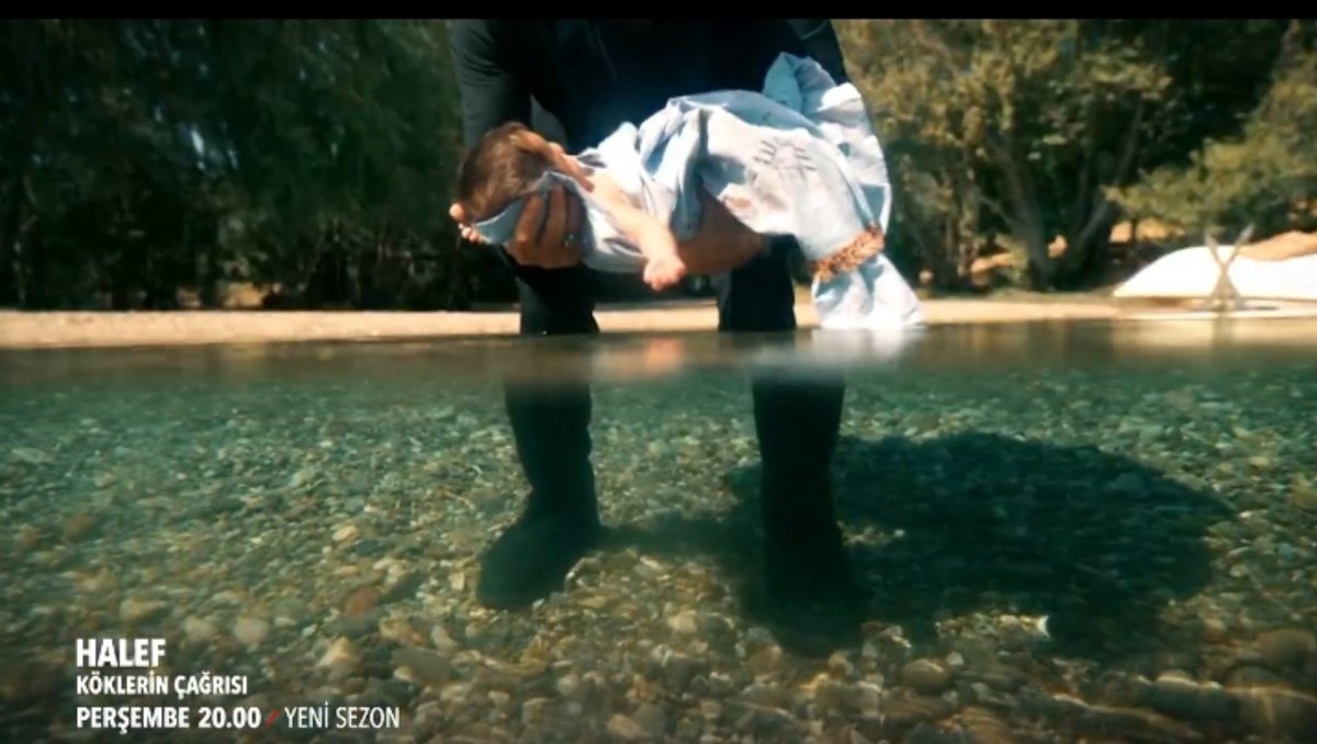 seyferaf's tweet photo. Ohaaaaaaaaaaaaa bu ne 😭😭
هاتو الحلقة سرحات تخلى عن الآغوية لعاكف وترك القصر مشان يلاقي يلديز😭💔
يلديز موجهة السلاح على سرحات (يمكن القفلة) شو صار 😭
الشخصية الجديدة بقصر زيان
البيبي مات؟💃🏼
#halefkökleriniÇağrisi #yilser https://t.co/ow5cLkJQRa