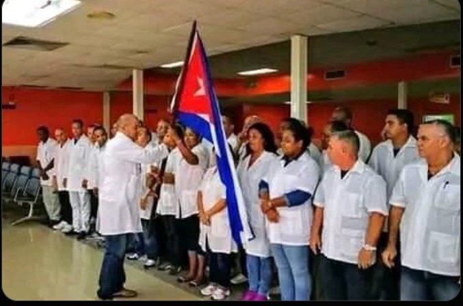 JavierPrez85501's tweet photo. Cuba con la bandera y el corazón en alto siempre 
#CubaCoopera
#CubaNoEstaSola https://t.co/Lp36qBcBUW