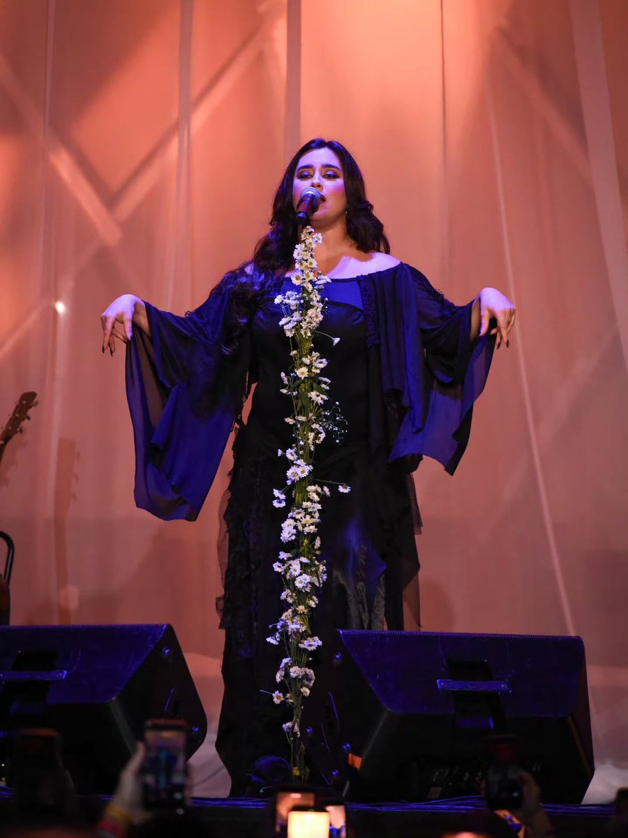 LMJUpdates's tweet photo. #IG | Lauren on andysantanaoficial's post #2 https://t.co/QTNFft6kfh