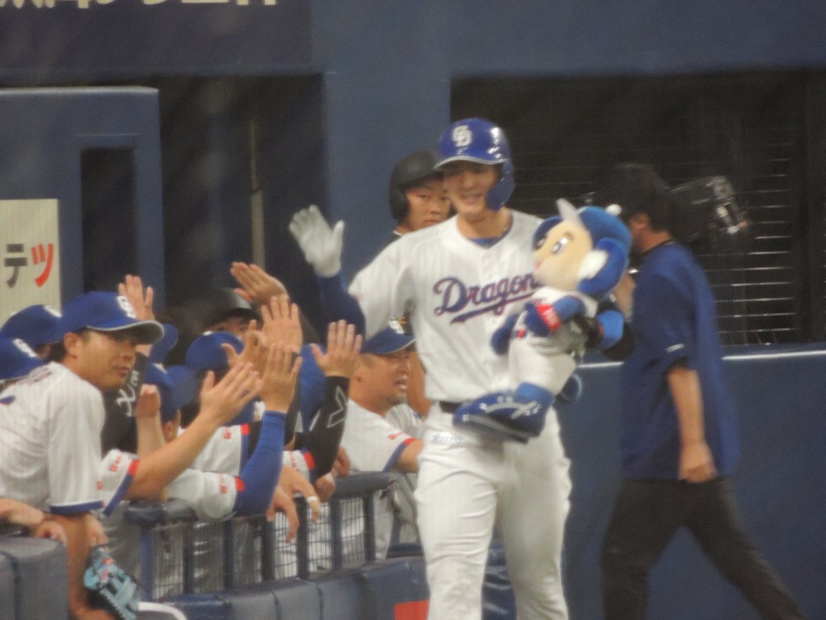 yunayeyej's tweet photo. ナイスホームラン！！
#細川成也 #石川昂弥 #花田旭 https://t.co/sAalWP6gXy