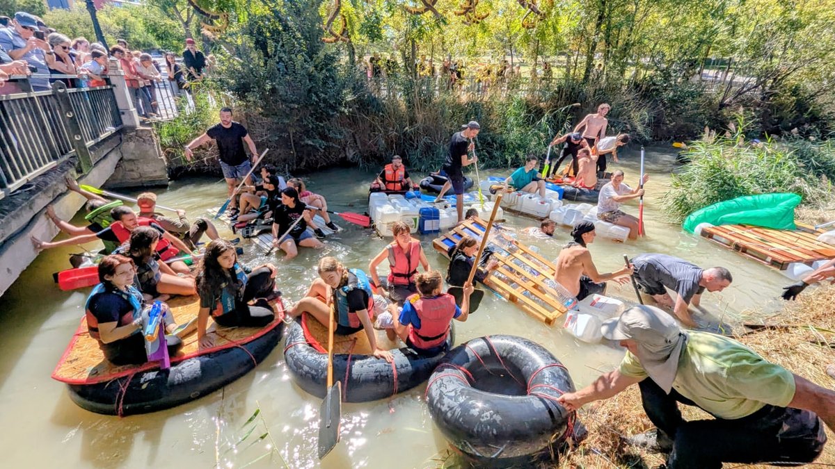 arainfonoticias's tweet photo. Casi 200 barcas convierten el Canal en un río de luchas: “Torrero no rebla”

La XLIV Bajada ha sido una de las más multitudinarias que se recuerdan: cientos de personas, reivindicaciones y más de cuatro horas navegando por la República Independiente de Torrero: https://t.co/l6TndeU6Km

✍️ @igoiz17