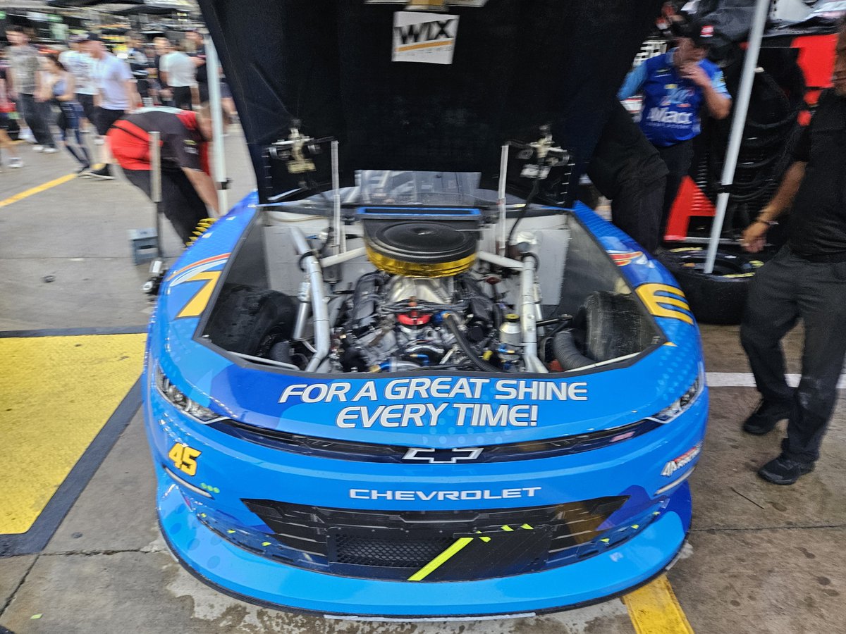 Strictlyfriendl's tweet photo. Another race weekend in the dust. We was at @ItsBristolBaby with @TeamAlphaPrime #45 @LavarScott, https://t.co/Ug3O2rptFa and Todd Moeggenberg When your back is against the wall and start from the back of the field from NASCAR Penalty. Great job team getting the motor replaced! https://t.co/nLFHydttHK