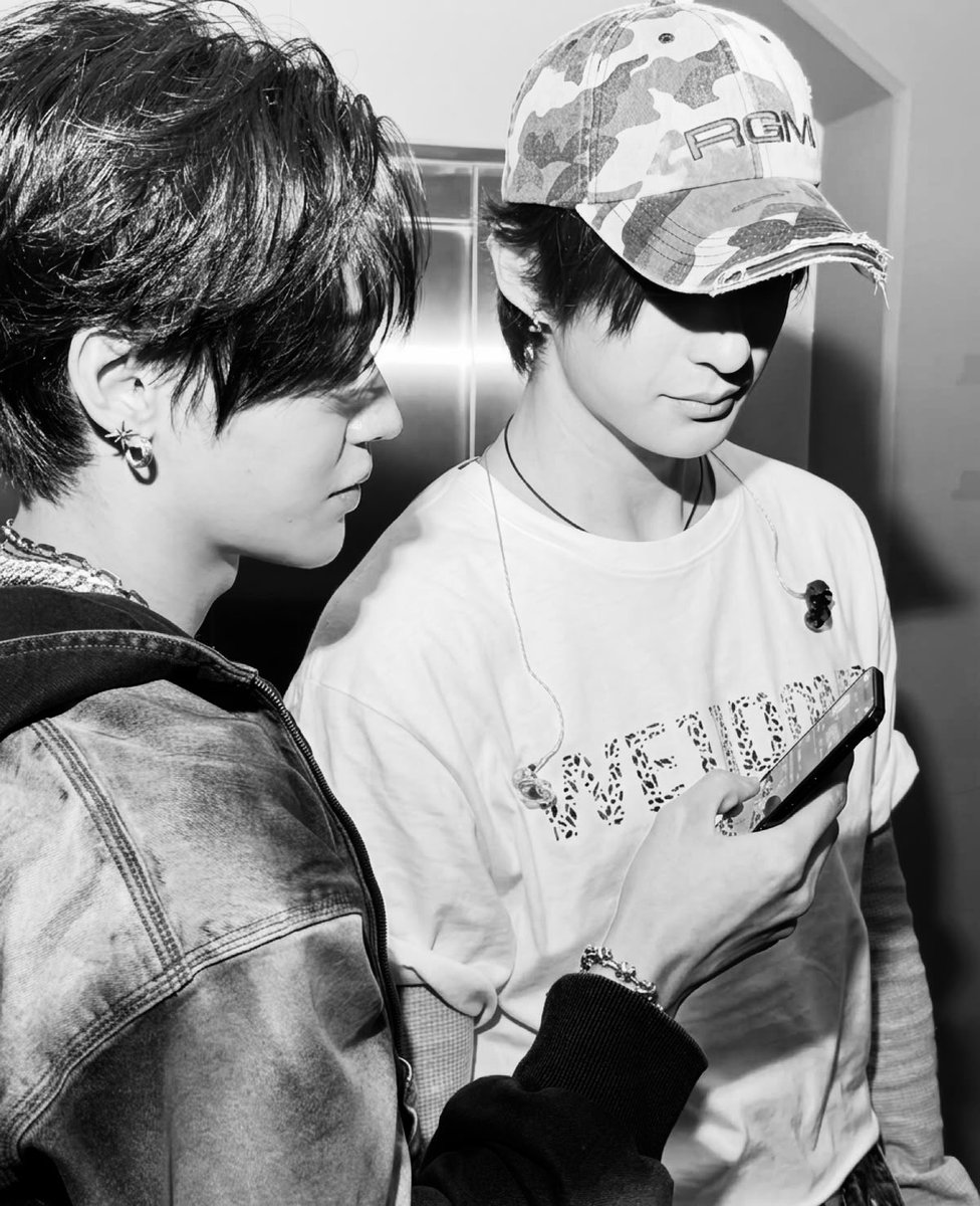 jesg00d's tweet photo. I just want you to be mine, only mine. Is that too much to ask? 🥺 https://t.co/J0IcHNCAwA