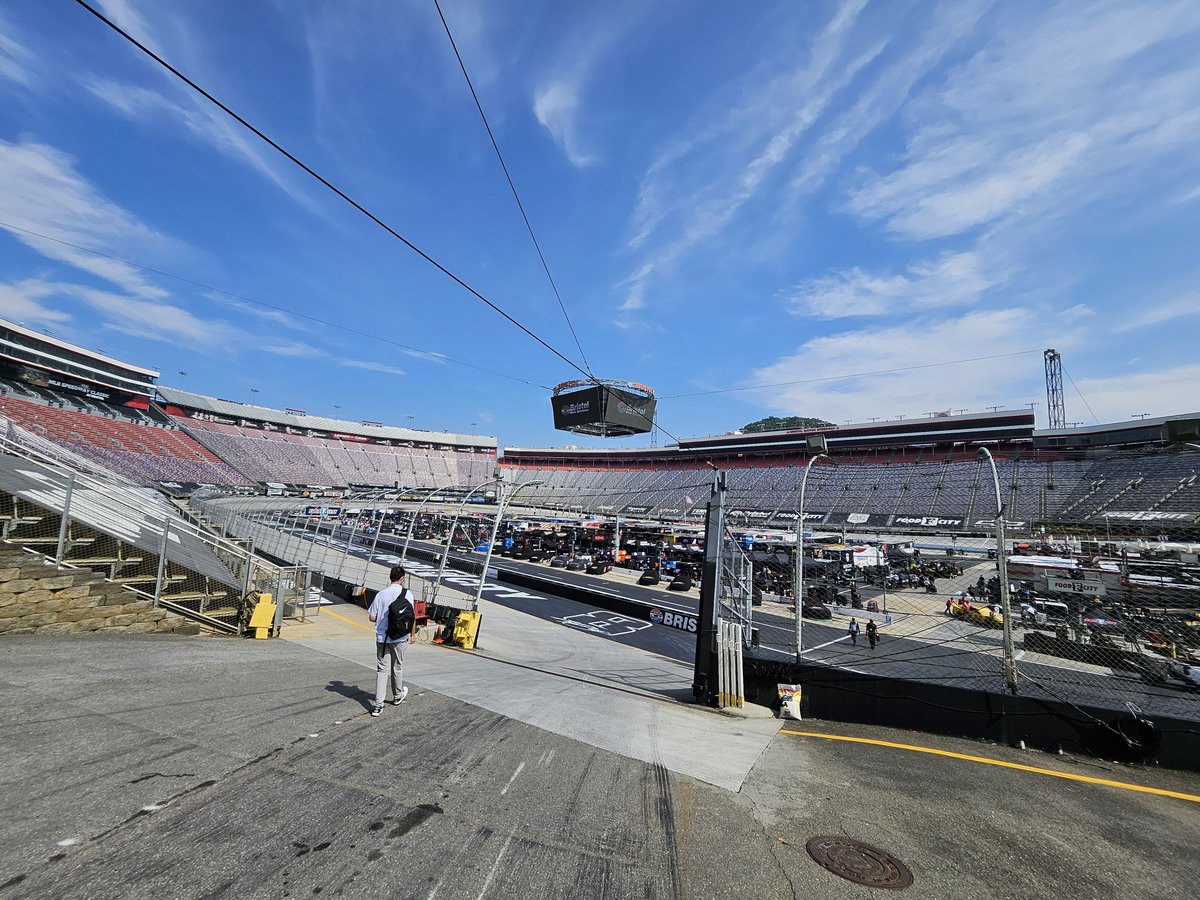 Strictlyfriendl's tweet photo. Another race weekend in the dust. We was at @ItsBristolBaby with @TeamAlphaPrime #45 @LavarScott, https://t.co/Ug3O2rptFa and Todd Moeggenberg When your back is against the wall and start from the back of the field from NASCAR Penalty. Great job team getting the motor replaced! https://t.co/nLFHydttHK