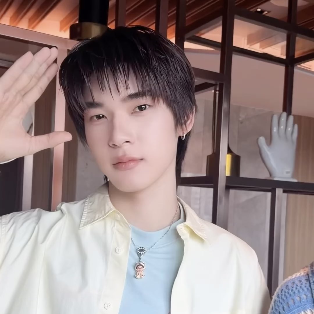 qdxjy's tweet photo. เออนะ เรฟแอบเป๊ะอยู่ น้องตี๋ทำไรพี่ก็สนับสนุนค่ะลูก เอนดู๊ 525255555555555 https://t.co/MdHdwjJflp