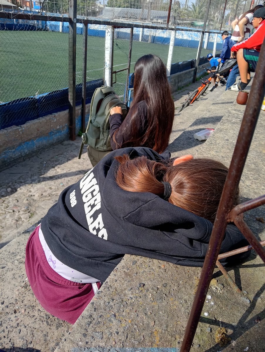 Merlina_87's tweet photo. Katy vamos a ver a Mori jugar la pelota
Katy: 😴😴😴 jajaja https://t.co/1T0U5hkNgd