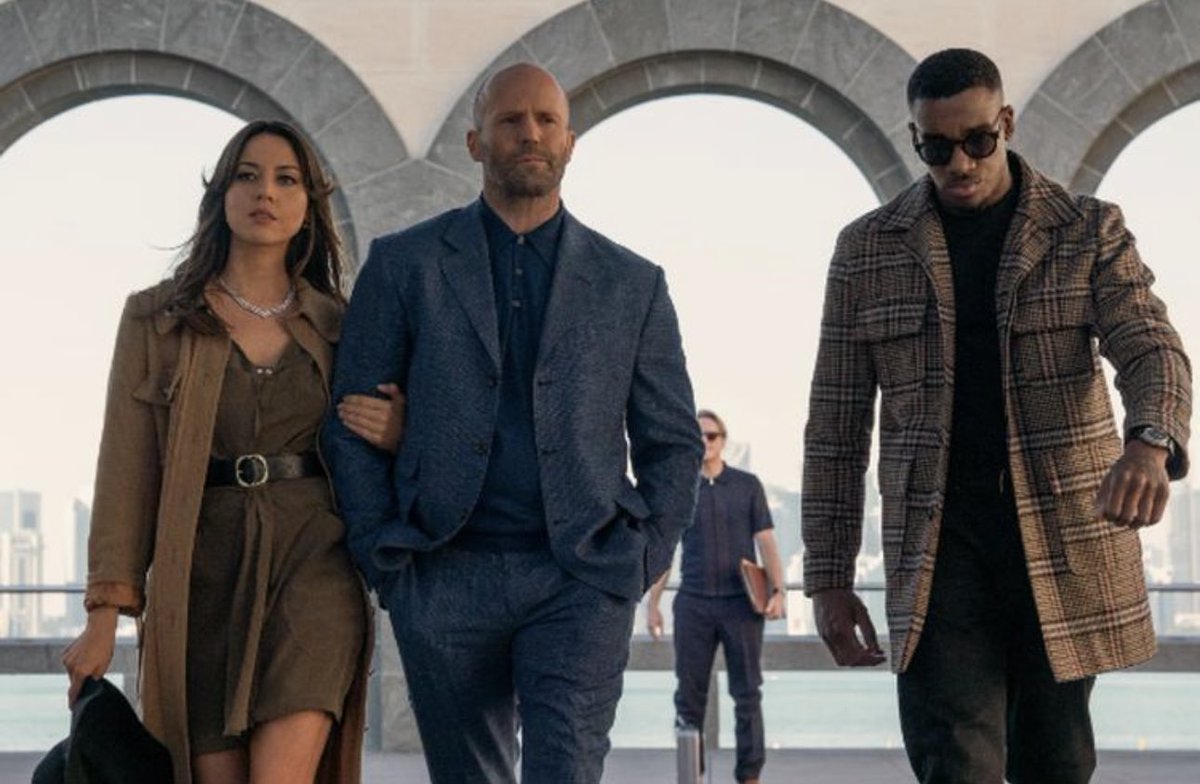 Sky1820212's tweet photo. Operation Fortune is the kind of movie that sounds ridiculous when you explain the plot… and somehow works when you watch it. 😭

Jason Statham plays a spy who has to stop a dangerous piece of technology from being sold, but the wild part is how his team gets close to the billionaire behind it.

They literally blackmail a Hollywood movie star and use him as bait because the villain is obsessed with him. 😂

Jason Statham, Aubrey Plaza, Hugh Grant and Josh Hartnett all playing into Guy Ritchie’s chaotic spy world…