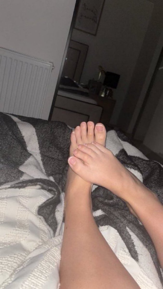 GoddessWife93's tweet photo. Some SUPER HOT, cute, extremely smart DOMME made his sub…

Pull the trigger of a gun against his balls. It’s how it should be. FEAR. 🥵😈

#findom #feet #blackmail #castration #EXECUTRIX #CNC #SISSY #UK #germany https://t.co/OGkijyD38J