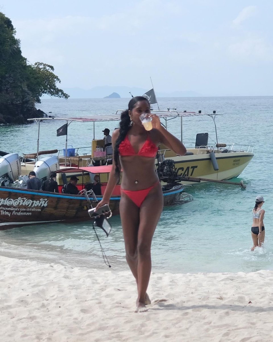 cleooheywrd's tweet photo. Aproveitando um dia de folga+sol  no RJ☀️ https://t.co/moi5wUbfvp
