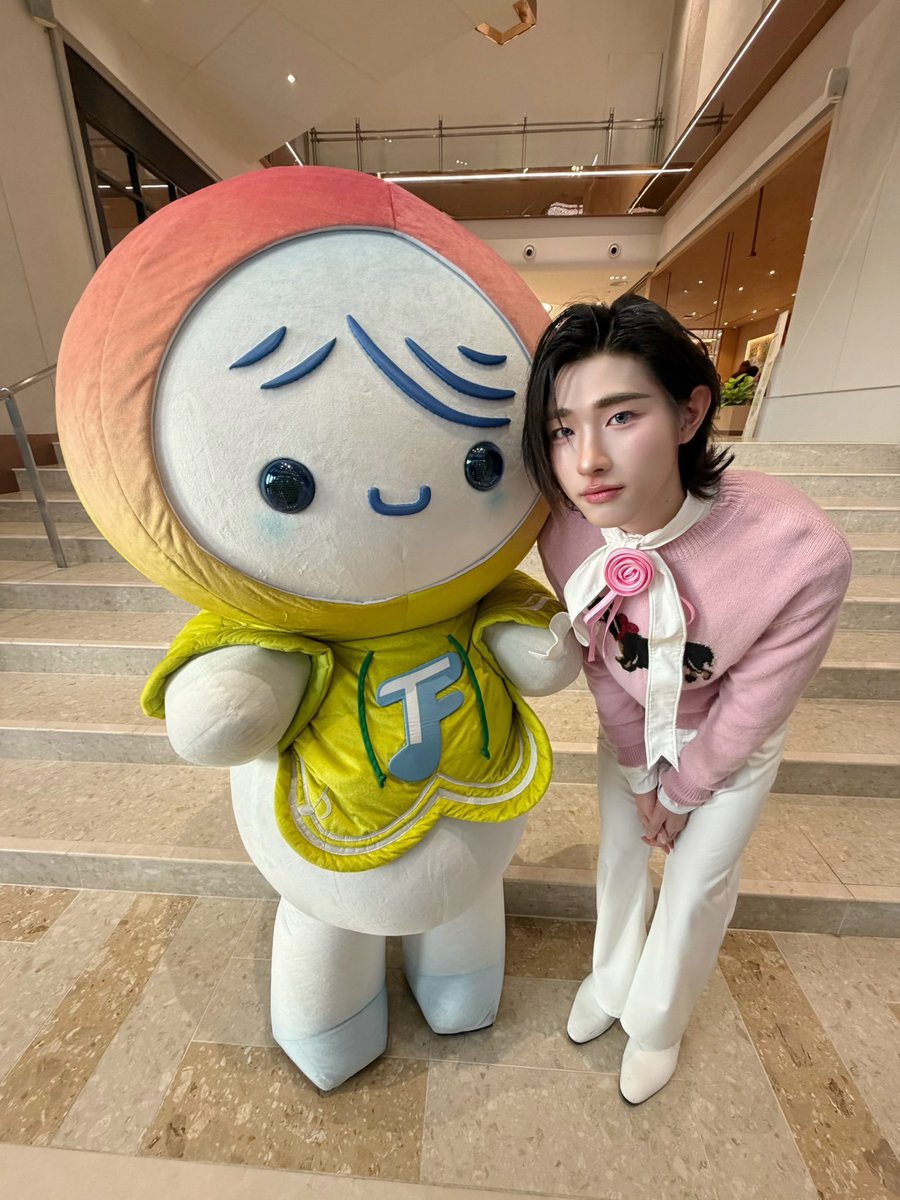 AcervoTrainees's tweet photo. Tô morta com essa fofura!! 

TEDDY RAINY AT CENTRAL BANGNA
#CentralBangnaxTeddy #CentralBangnaxRainy
#NewCentralBangna #CentralPattana #CentralBangna
#RainyTF 
#teddyyy https://t.co/Ojm0qy6xwk