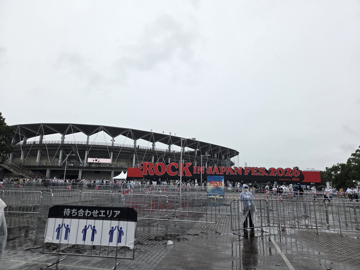 Y93930409's tweet photo. ロッキン行きました
雨に打たれたけど音楽ってやっぱいいね https://t.co/bj9QflglPa
